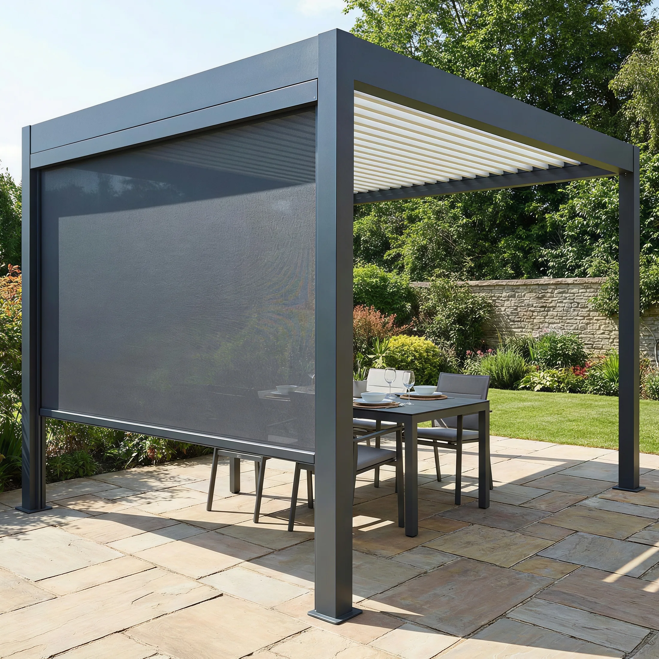 Motorized ZIP screen installed on an aluminum pergola